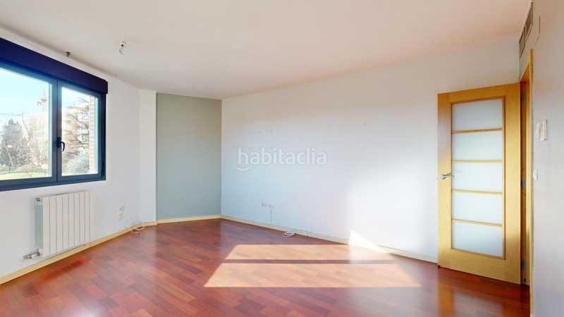 Foto aed2506a-5c38-4647-b5a2-b27853af6a32. Piso en Valdefierro Zaragoza