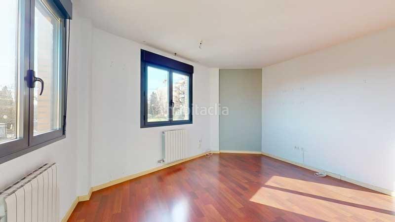 Foto c5981804-e3a7-4dd0-b3d7-70226a3719da. Piso en Valdefierro Zaragoza