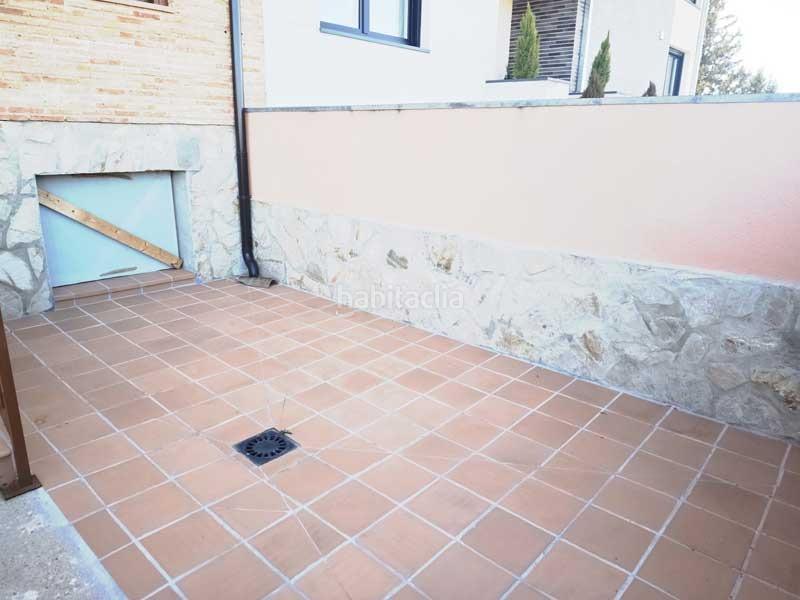 Foto 2a3a9342-cc93-42f0-82bb-c2eb6a7082e8. Casa adosada en calle teruel 6 en Ariza