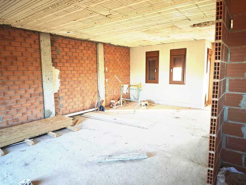 Foto 2f684858-1d4c-48db-aff1-8cbbd96c9a8d. Casa adosada en calle teruel 6 en Ariza