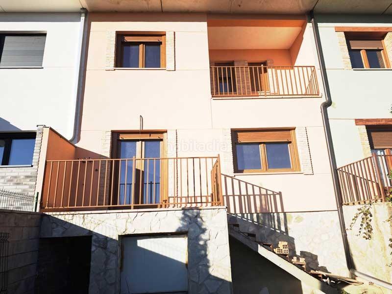 Foto 5ab0fefd-7536-43c5-a8c5-658a18fa8f63. Casa adosada en calle teruel 6 en Ariza