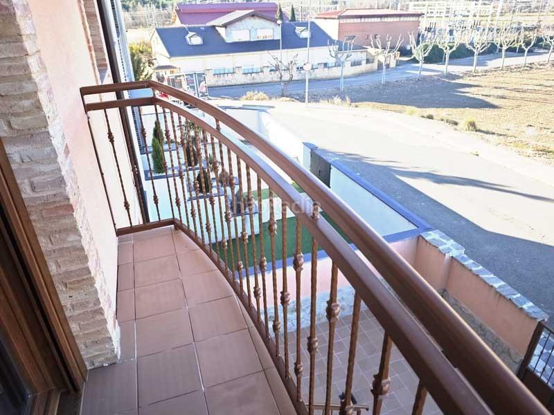 Foto c4fce65e-d36a-47e1-9766-ae57a3cd6d49. Casa adosada en calle teruel 6 en Ariza