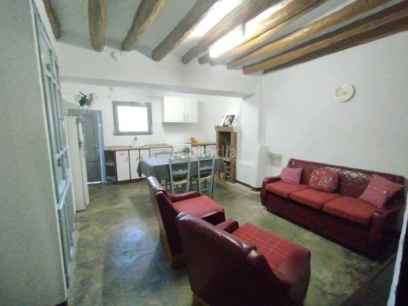 Foto 8a5b7f1d-5b3c-4d5c-89c9-74d437b107b3. Casa en Azaila
