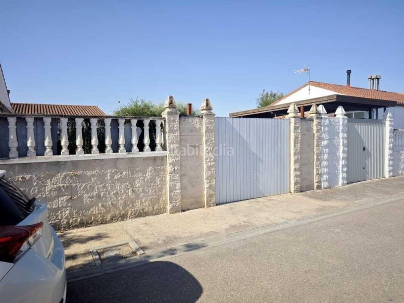 Foto b53de01d-a60d-4c8f-bd4d-a567f611d990. Chalet avec piscine dans Pinseque