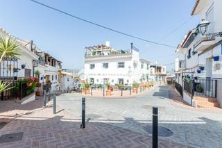 Casa aparellada a Centro Histórico. Casa en venta en vélezmálaga