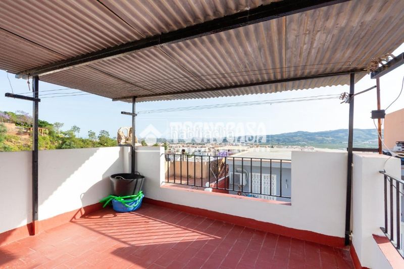 Foto 5e1ffdf2-3d0f-4d39-b667-6aed6c74570e. Casa a Centro Histórico Vélez - Málaga