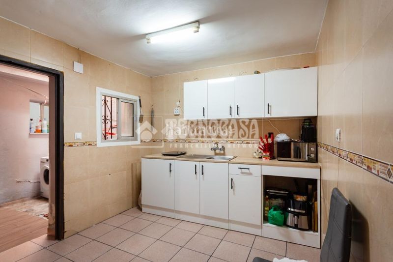 Foto bbe1fc68-f9c5-45d0-954d-cc4bd099fbee. Casa aparellada a Centro Histórico Vélez - Málaga