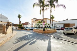 Towny house in Centro Histórico. Casa en venta en vélezmálaga