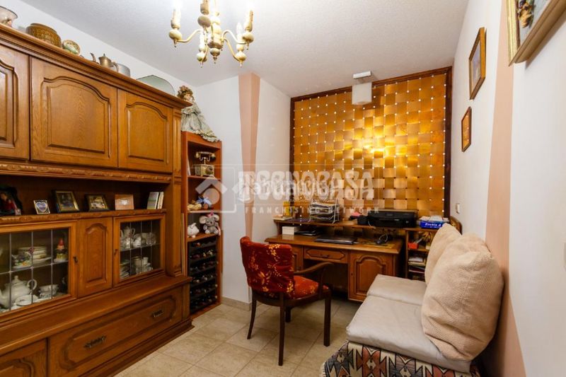 Foto 43e4d6f4-71e8-4590-aa9f-1a84f14b00d2. Casa aparellada amb calefacció a Centro Histórico Vélez - Málaga