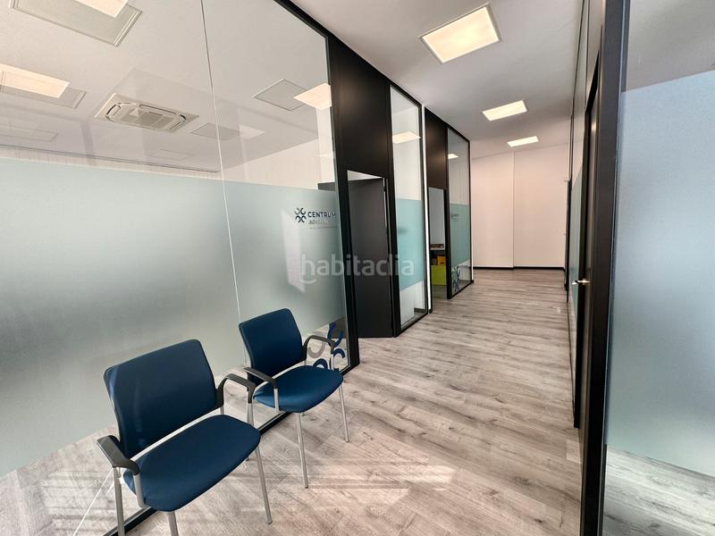 Foto 331fbea7-9c44-4f35-8837-43a76d954e23. Miete büro in Segle XX Terrassa