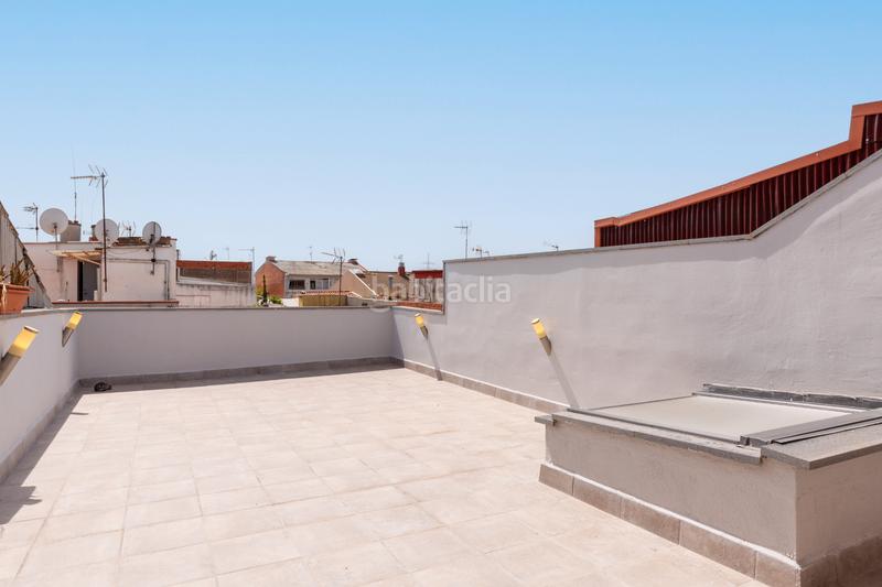 Foto 7e6e47fc-0269-4466-a315-4a7614acb09c. Casa adosada 5 hab 4 baños reforma integral gran terraza orientación sud en Terrassa