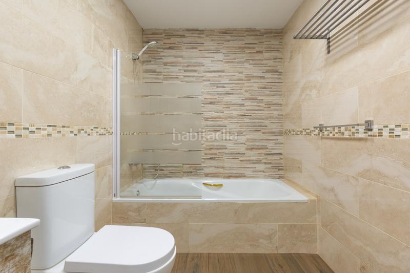 Foto b607f85f-e89d-4f4d-86be-4bbe06029d79. Casa adosada 5 hab 4 baños reforma integral gran terraza orientación sud en Terrassa