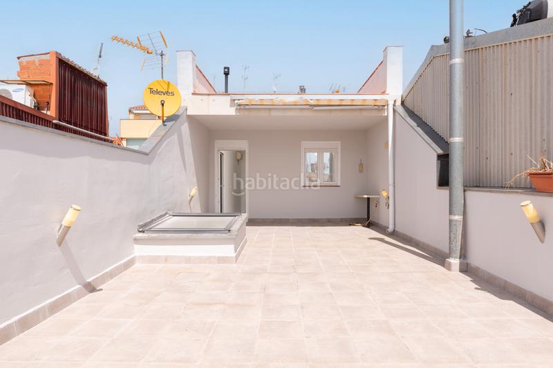Foto b73681c4-fb91-45ec-a8d6-2d1b22b3568d. Casa adosada 5 hab 4 baños reforma integral gran terraza orientación sud en Terrassa