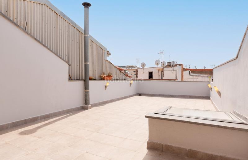 Foto d9501e64-6d23-412b-9e49-76af46990913. Casa adosada 5 hab 4 baños reforma integral gran terraza orientación sud en Terrassa