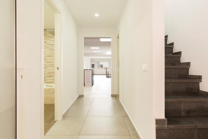Foto ea8e0e1a-8242-4da5-a2c1-93bd59cfae0b. Casa adosada 5 hab 4 baños reforma integral gran terraza orientación sud en Terrassa