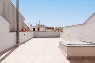 Casa adossada  Passatge de la panadella. 5 hab 4 baños reforma integral gran terraza orientación sud