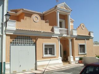 House in Gata de Gorgos. Casa con 3 habitaciones amueblada con parking, calefacción y air