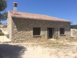 Masia a Castell de Castells