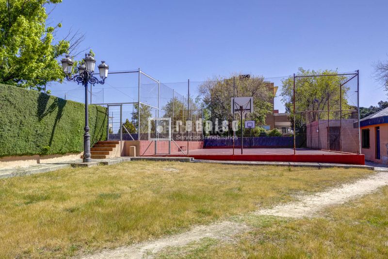 Foto b49cbddb-a32c-4bbc-a8a2-2e0dc3d3a9d3. Xalet amb aparcament piscina a Las Matas-Peñascales Rozas de Madrid (Las)