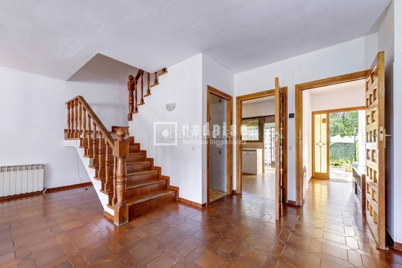 Foto cb4f28b7-6905-4452-ba93-fe88b67f1abc. Chalet excelente oportunidad para diseñar y personalizar la vivienda de tus sueños en Torrelodones