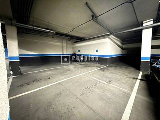 Parking coche en Santolina