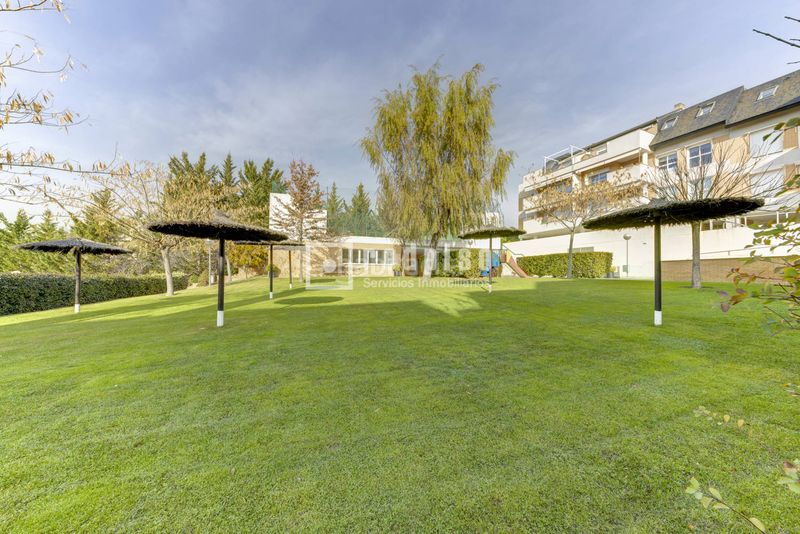 Foto 3678c6fb-b716-4e8d-b88d-95e5c0e78a46. Etagenwohnung mit parking pool in El Cantizal Rozas de Madrid (Las)