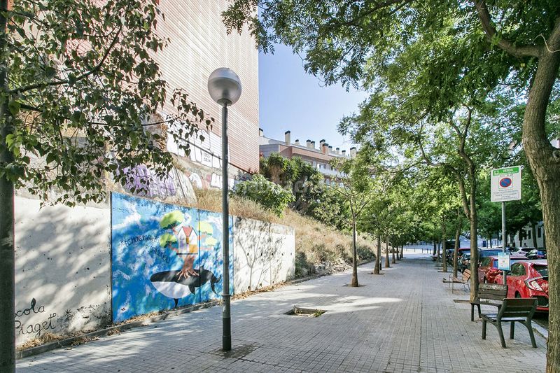 Foto 48d9036f-d780-450d-8bbc-8700e541f980. Terreny residencial a Carmel Barcelona