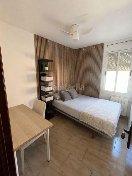 Foto 0f8fc935-8a52-4190-87aa-28495f8cc2b2. Casa adossada a Barri del Centre Terrassa