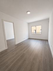 Etagenwohnung in El Raval. ¡piso totalmente reformado, listo para entrar a vivir!