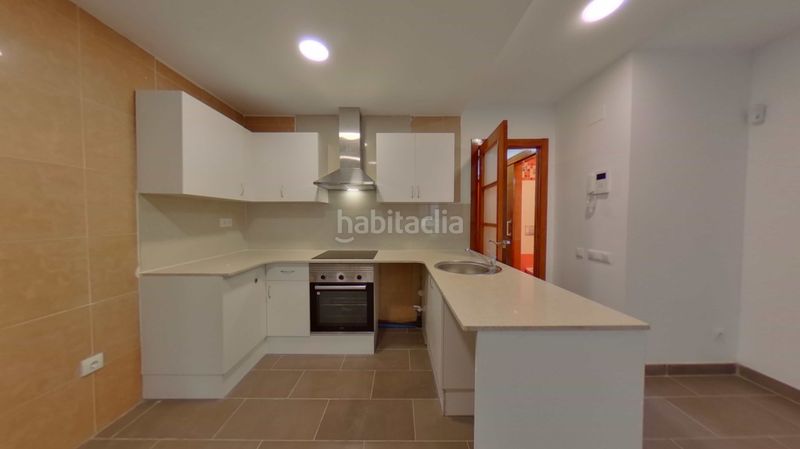 Foto fbaa88d2-fd65-4b70-bb3f-991cb75545e5. Pis a El Camp de l´Arpa del Clot Barcelona