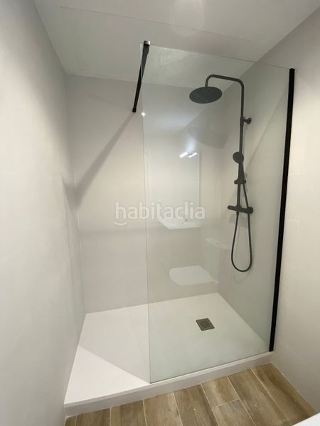 Foto 78c7dc5a-9599-4260-a356-d4280fdd2e8b. Pis a Raval Barcelona