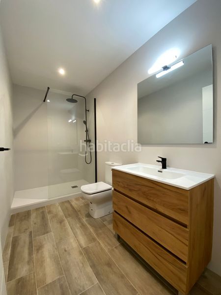 Foto e2468346-deb7-4dd2-aa5d-48063f7c6b10. Pis a Raval Barcelona
