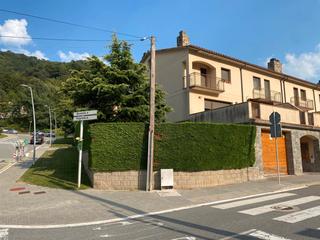 Casa adossada a Ribes de Freser. Casa unifamiliar de 3 plantas con amplia terraza en ribes de fre