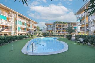 Appartement à Gava Mar. Acogedor piso con zona comunitaria y piscina en gavà