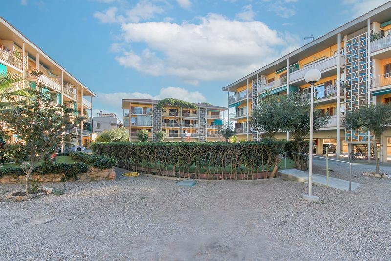 Foto abd74d8f-0092-46f7-8ba0-fd4784b73ce9. Piccolo appartamento con piscina in Gava Mar Gavà