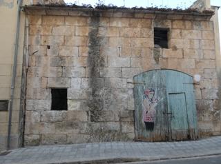 Edificio en Muro. Edificio con casa anexa en muro.