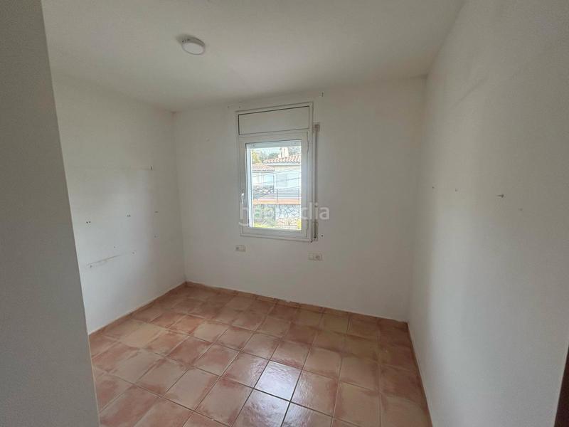 Foto 73fcb355-02d0-4e1e-9271-f61183a3f7d7. Chalet casa unifamiliar ubicada en zona residencial de 109m2 con terreno de 453m2 en Maçanet de Cabrenys