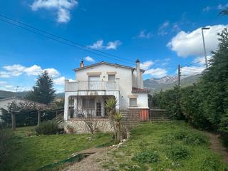 Xalet a Maanet de Cabrenys. Casa unifamiliar ubicada en zona residencial de 109m2 con terren