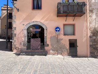 Rent Business premise in Plaça gran 17. Local comercial en planta baja de 50 m² con baño y chimenea
