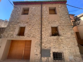 Casale  Carrer de les dòmines 16. Casa con gran potencial en el centro de maçanet de cabrenys