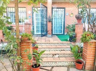 Chalet  Calle alonso mudarra. ¡oportunidad! chalet adosado de 246m2 y 4 plantas con patio de m