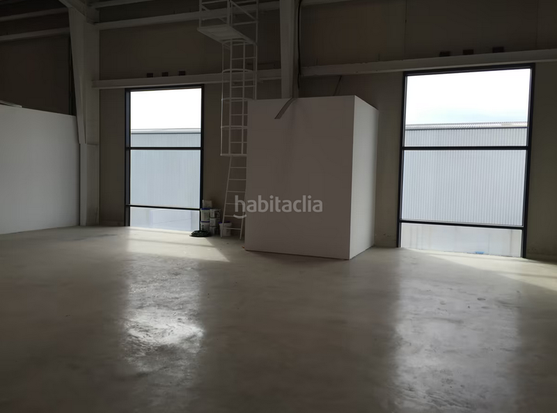 Foto c3ad2be6-4961-4dde-97c8-0ebde31daf70. Location bâtiment à usage industriel dans Museros