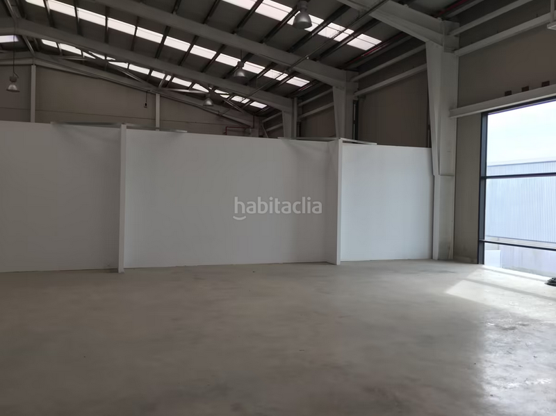 Foto fa37b359-9100-4b14-bb5b-2ec6f47fef44. Location bâtiment à usage industriel dans Museros