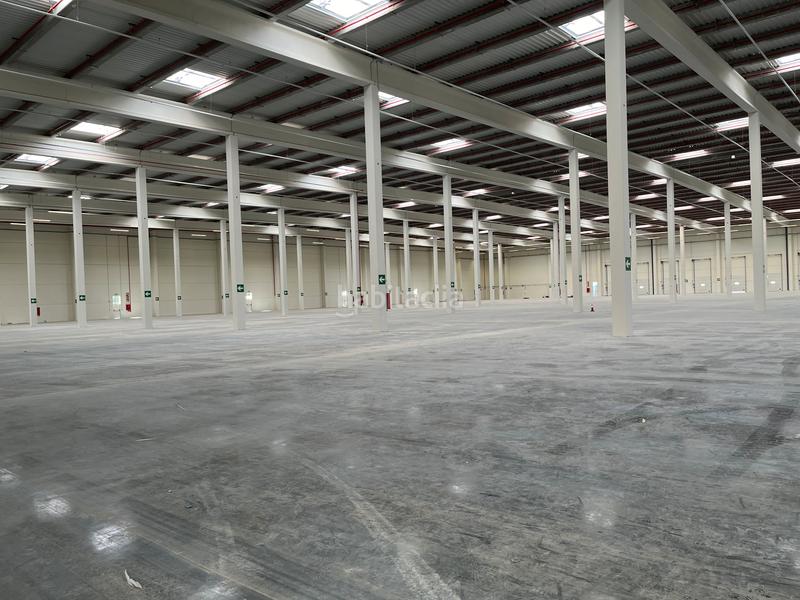 Foto edc195f1-7999-420c-9e0f-b988d70ab369. Rent industrial building in a-42 66 in La Dehesa de Moratalaz Illescas