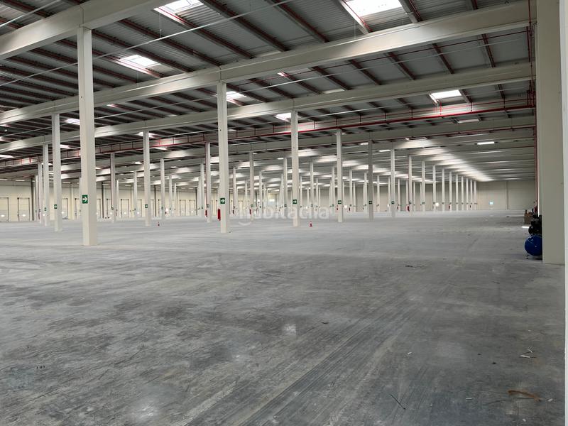 Foto feb3d092-87c8-4dc9-8459-77d1f9b62cb0. Rent industrial building in a-42 66 in La Dehesa de Moratalaz Illescas