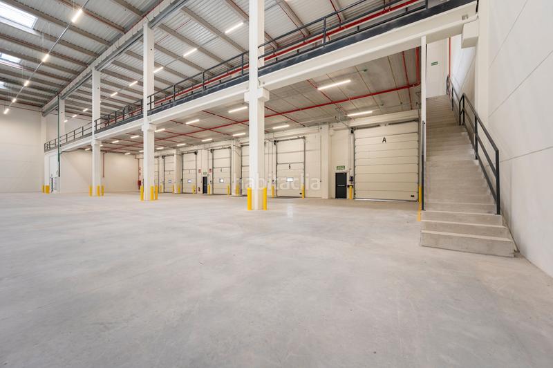 Foto b614c42b-6bff-4a94-ac55-21d65a55cdec. Affitto capannone industriale in camino de los afligidos 4 in Alcalá de Henares