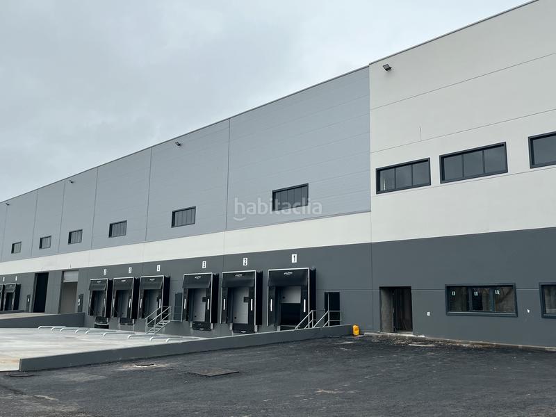 Foto 0a8eecfa-7f99-4b31-975d-eb8c650a5706. Rent industrial building in camino de los afligidos 4 in Alcalá de Henares