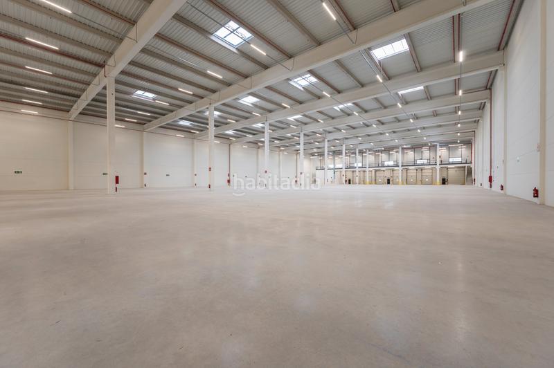 Foto 53b2db8e-21ca-40d9-8e5e-9fb45c8cb9cc. Rent industrial building in camino de los afligidos 4 in Alcalá de Henares