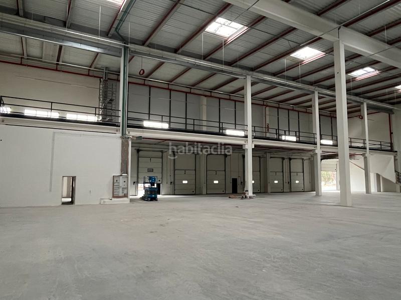 Foto a6a6bae2-a396-42d2-b912-f2e5bbc72e13. Rent industrial building in camino de los afligidos 4 in Alcalá de Henares