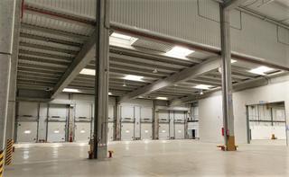 Rent Industrial building in Calle de rumanía 1. Centro logístico recién reformado en coslada.